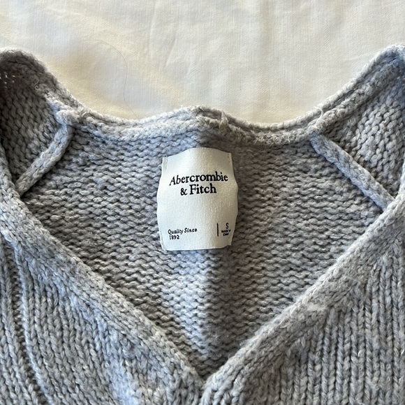 Abercrombie & Fitch sweater - Picture 2 of 4